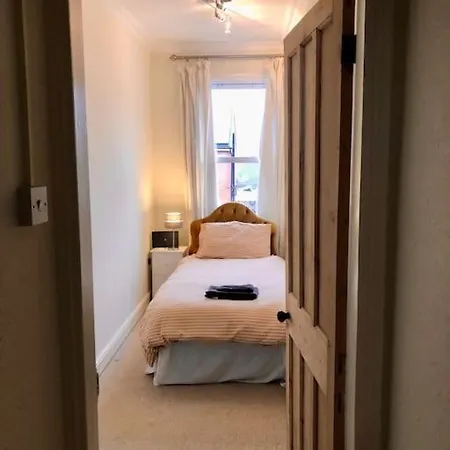 Spacious Victorian Townhouse With Cathedral Views Lincoln Exterior photo
