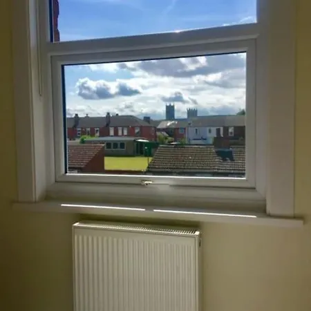 Spacious Victorian Townhouse With Cathedral Views Lincoln Exterior photo