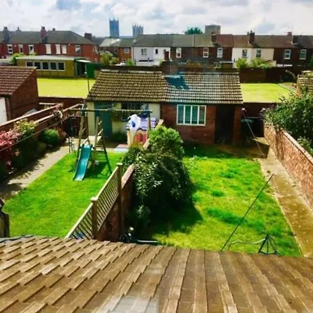 Spacious Victorian Townhouse With Cathedral Views Lincoln Exterior photo